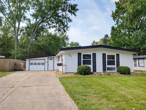 870 Pebble Ln, Florissant, MO 63033