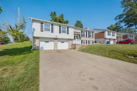4125 Sunrise Way Dr, Saint Louis, MO 63125