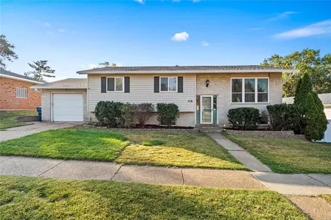 4444 Welford Dr, Saint Louis, MO 63128