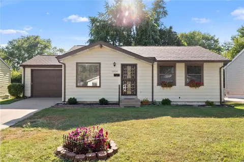 12229 Bennington Pl, Maryland Heights, MO 63043