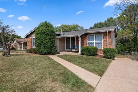 837 Forest Village Dr, Ballwin, MO 63021 photo 2