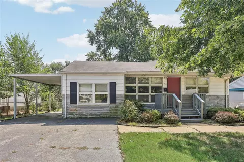 140 Saint Regis Ln, Florissant, MO 63031