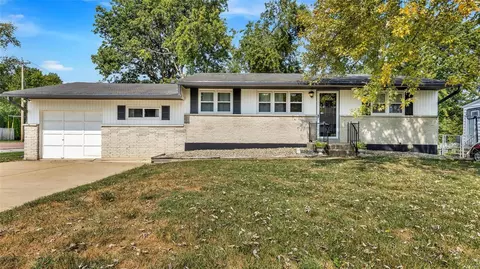 10553 Fabick Dr, Saint Louis, MO 63123