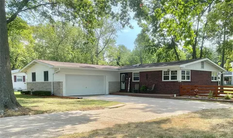 1490 Norwood Dr, Saint Charles, MO 63303