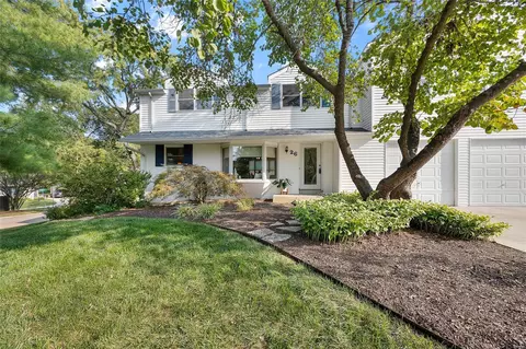 26 Barberry Ln, Saint Louis, MO 63122