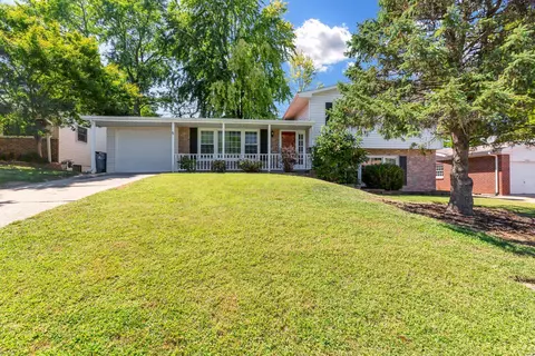 2533 Fair Oaks Dr, Saint Charles, MO 63301