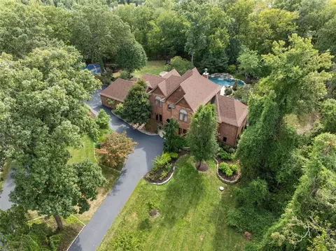 566 Busch Forest Ln, Fenton, MO 63026