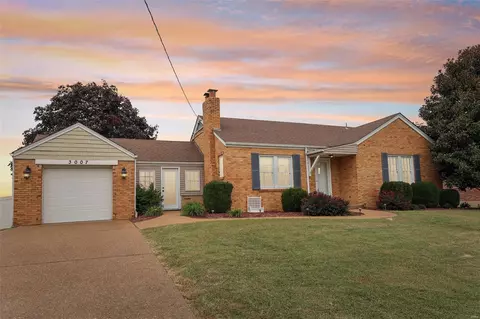 3007 Yaeger Rd, Saint Louis, MO 63129