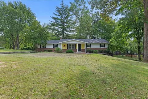 5624 Kerth Rd, Saint Louis, MO 63128