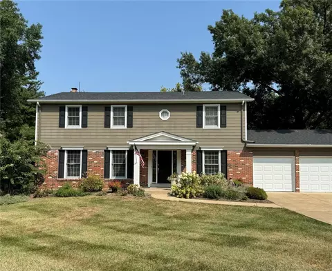 13227 Cedaroyal Dr, Des Peres, MO 63131