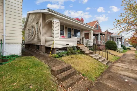 4330 Frieda Ave, Saint Louis, MO 63116