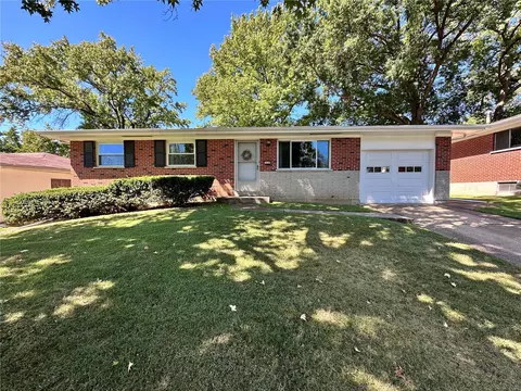 10125 Elba Ln, Saint Louis, MO 63137