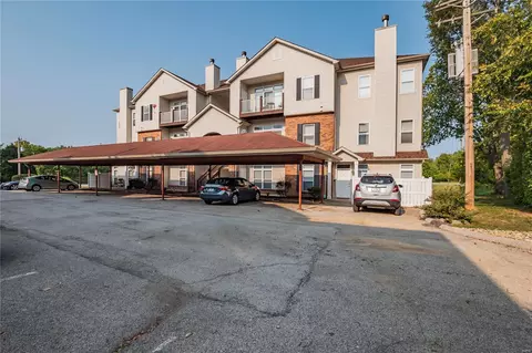1287 Gardens Circle Dr #1D, Saint Louis, MO 63125