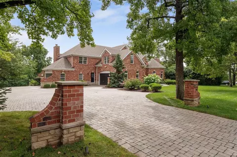 1756 Topping Rd, Saint Louis, MO 63131