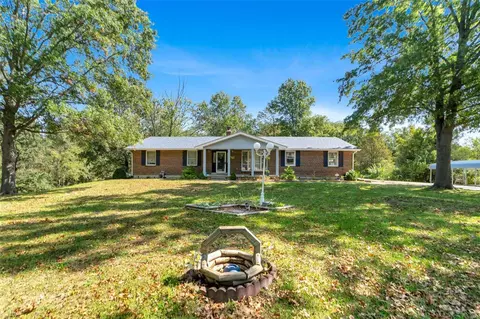 4 Country Oak Dr, O'fallon, MO 63366
