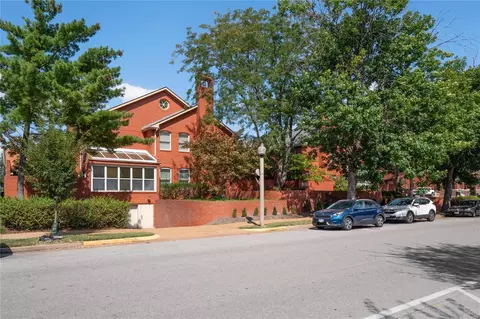 4525 Laclede Ave #8, Saint Louis, MO 63108