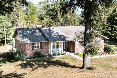 4 Sunset Ln, Saint Peters, MO 63376