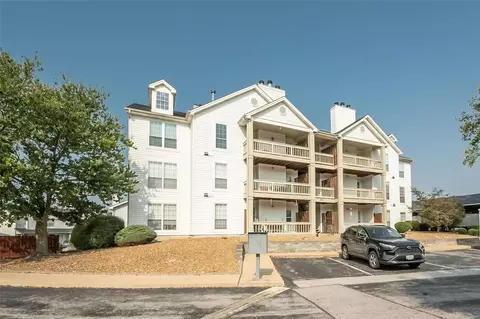 1445 Whispering Creek Dr #E, Ballwin, MO 63021