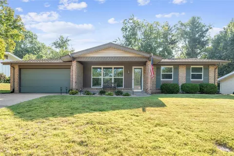 814 Parkfield Ter, Manchester, MO 63021