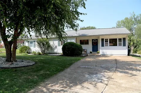 4527 Ringer Rd, Saint Louis, MO 63129