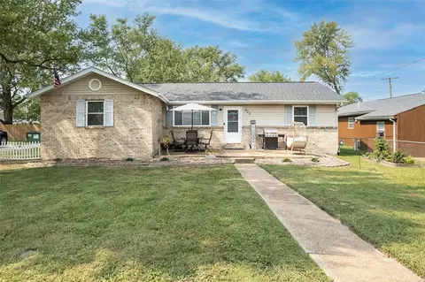 420 8th St, Valley Park, MO 63088