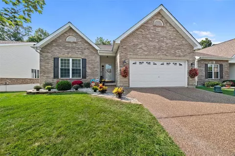 272 Strayhorn Dr, Saint Peters, MO 63376
