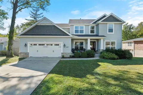 447 Iris Ln, Kirkwood, MO 63122