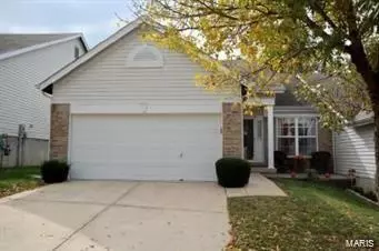 3270 Country Hollow Dr, Saint Louis, MO 63129