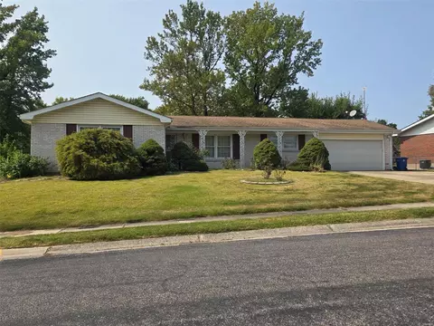 2401 Cypress Dr, Saint Charles, MO 63301
