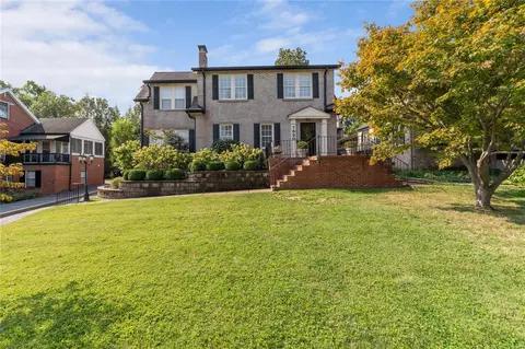 7830 Greensfelder Ln, University City, MO 63130