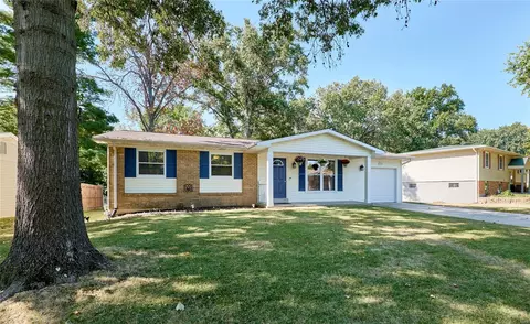 3530 Ridgewood Dr, Saint Charles, MO 63303