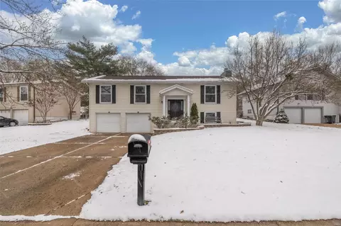 11 Ann Dr, Saint Peters, MO 63376