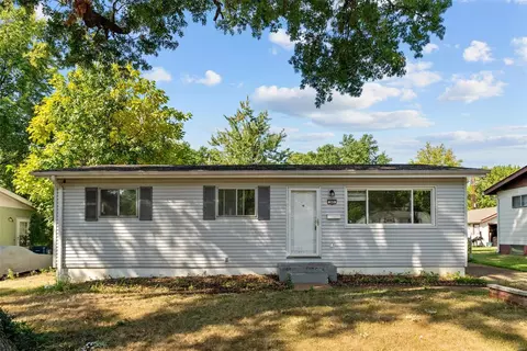 269 Dashwood Dr, Saint Louis, MO 63135