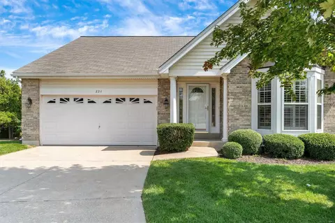 224 Kingfield Dr, Lake Saint Louis, MO 63367