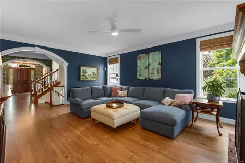 Living - 365 David Harrison Ln, Ballwin, MO 63021 photo 2 of 4