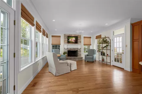 Living - 365 David Harrison Ln, Ballwin, MO 63021 photo 3 of 4