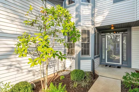 1210 Misty Field Ln, Saint Louis, MO 63146