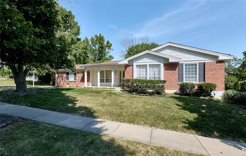 109 Clear Meadows Dr, Ballwin, MO 63011 photo 2