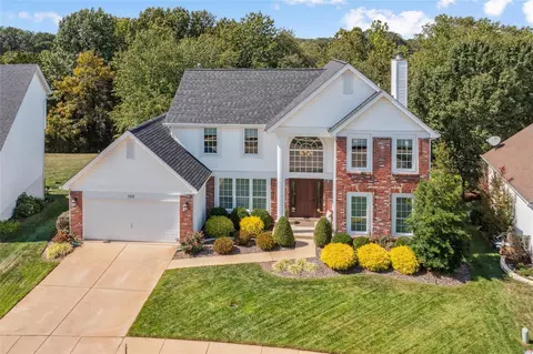 752 Charleston Oaks Dr, Ballwin, MO 63021