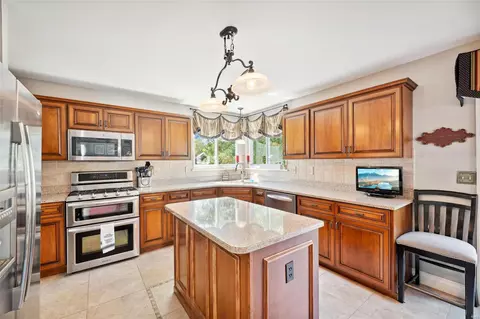 752 Charleston Oaks Dr, Ballwin, MO 63021 photo 5