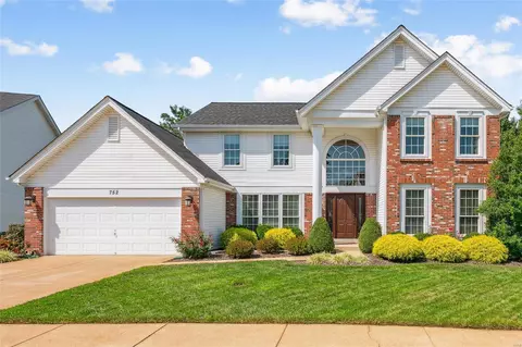 752 Charleston Oaks Dr, Ballwin, MO 63021 photo 2