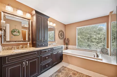 752 Charleston Oaks Dr, Ballwin, MO 63021 photo 11