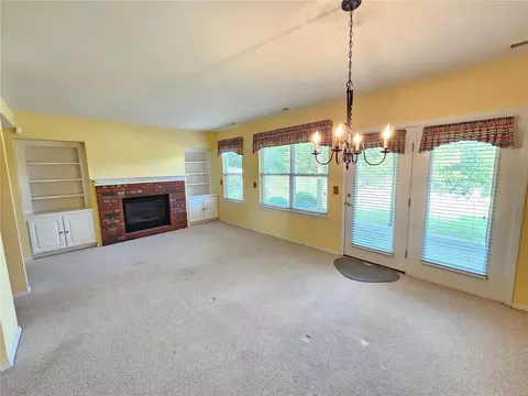 Living - 593 Hilltop Townes Dr, Eureka, MO 63025 photo 2 of 3