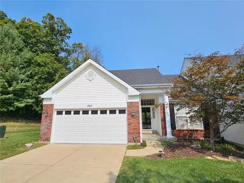 593 Hilltop Townes Dr, Eureka, MO 63025