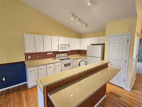 Kitchen - 593 Hilltop Townes Dr, Eureka, MO 63025 photo 1 of 2