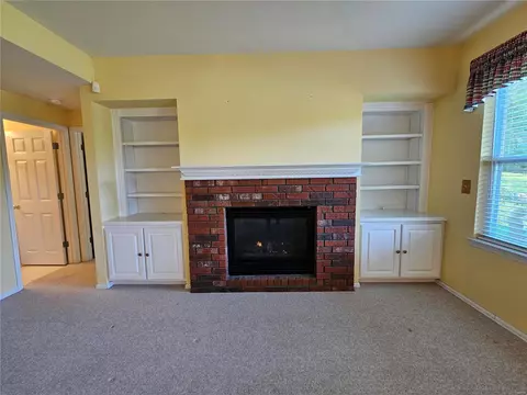 Living - 593 Hilltop Townes Dr, Eureka, MO 63025 photo 3 of 3