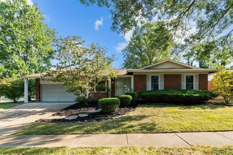 6982 Parc Charlene Dr, Florissant, MO 63033