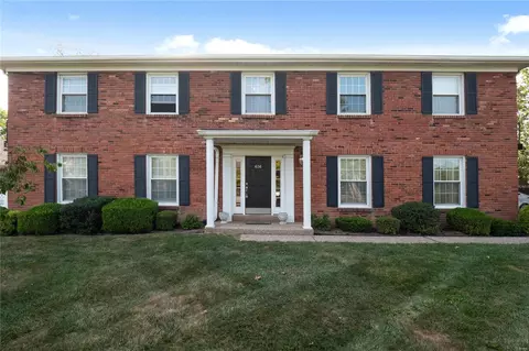 636 Candleberry Ct #B, Kirkwood, MO 63122