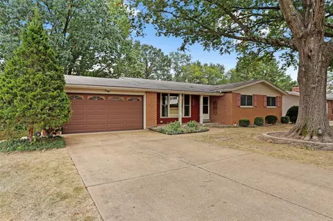5296 Faro Dr, Saint Louis, MO 63128