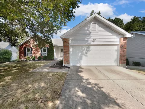 540 Schrader Farm Dr, Saint Peters, MO 63376